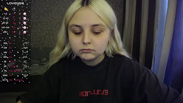 Snapshot of vendymories chatting on October 11, 2025, 1:53 pm vendymories online show from October 11, 2025, 1:53 pm