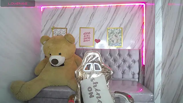 Snapshot of Eilyn_love_b chatting on September 18, 2025, 12:51 pm Eilyn love b online show from September 18, 2025, 12:51 pm