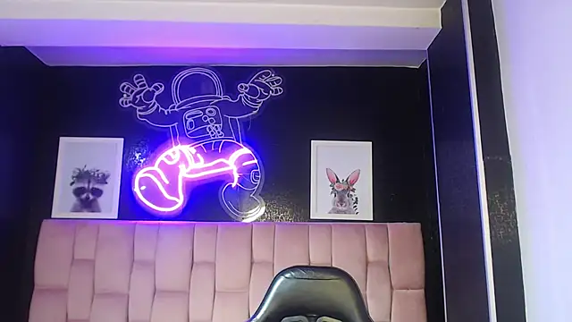 Snapshot of Eilyn_love_b chatting on September 19, 2025, 12:50 pm Eilyn love b online show from September 19, 2025, 12:50 pm