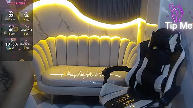 Snapshot of Eilyn_love_b chatting on October 11, 2025, 12:47 pm Eilyn love b online show from October 11, 2025, 12:47 pm