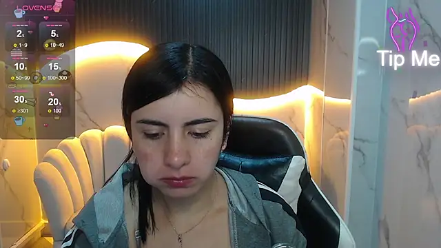 Snapshot of Eilyn_love_b chatting on October 13, 2025, 12:49 pm Eilyn love b online show from October 13, 2025, 12:49 pm