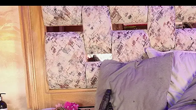 julyana mendez online show from October 6, 2025, 7:11 pm