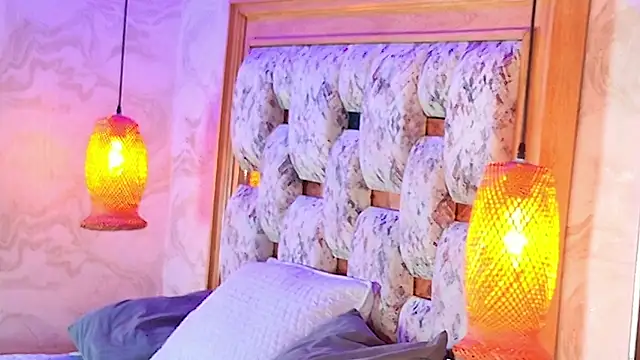 julyana mendez online show from October 21, 2025, 7:47 pm