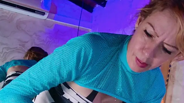 julyana mendez online show from October 22, 2025, 8:30 pm