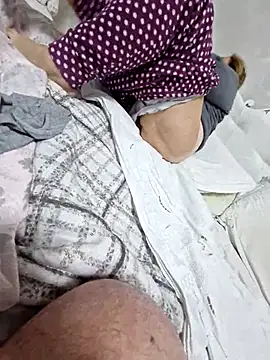 Monella52 online show from December 3, 2025, 9:35 pm