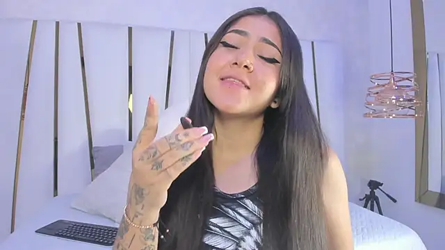 bonnie sm online show from September 25, 2025, 7:17 pm