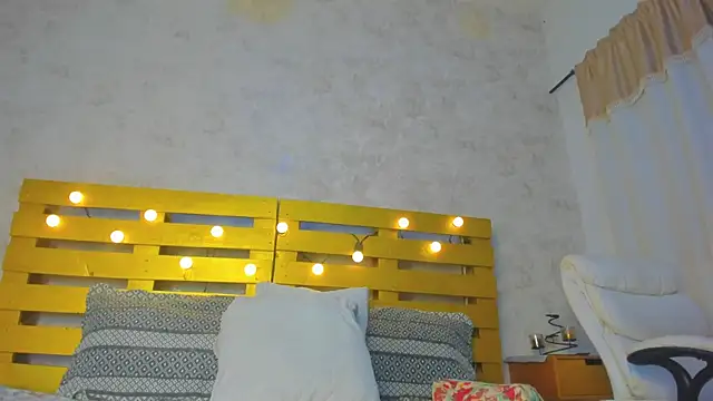 bonnie sm online show from November 25, 2025, 8:42 pm