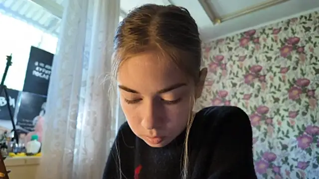 Witching Moon online show from September 16, 2025, 7:42 am