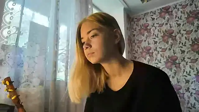 Witching Moon online show from September 26, 2025, 7:45 am