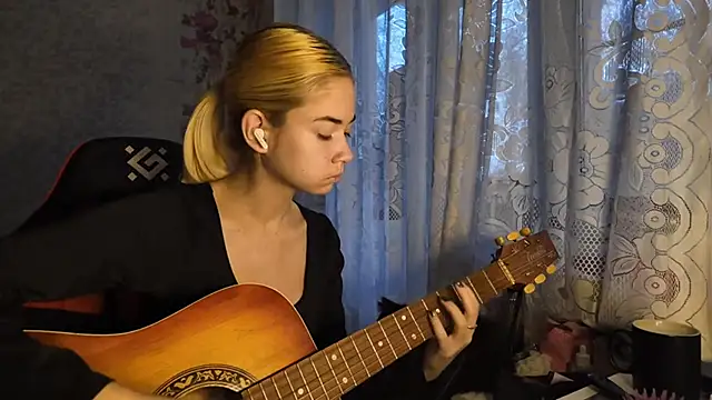 Witching Moon online show from November 4, 2025, 7:29 am