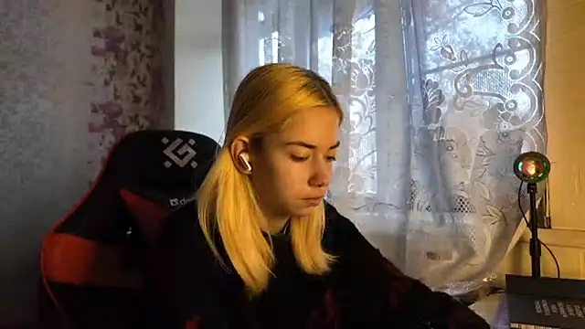 Witching Moon online show from November 10, 2025, 7:40 am