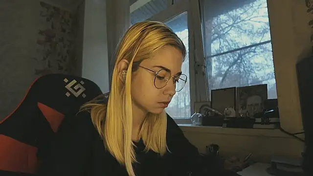 Witching Moon online show from November 22, 2025, 8:02 am