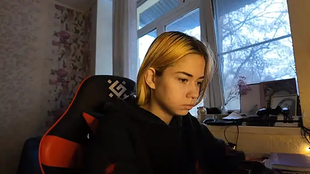 Witching Moon online show from December 22, 2025, 7:27 am