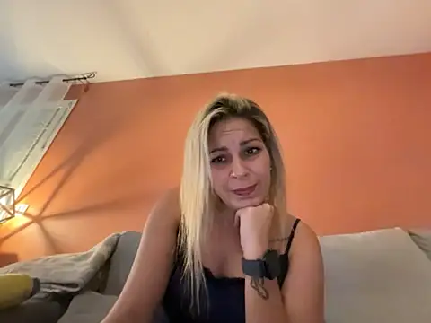 minettedusud online show from September 17, 2025, 10:17 am