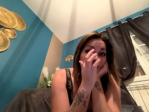 minettedusud online show from December 5, 2025, 1:09 pm