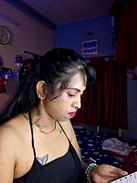Love Beauty01 online show from May 2, 2026, 6:35 pm