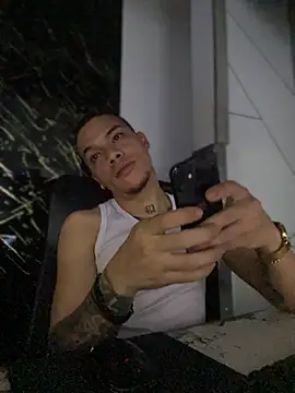 Snapshot of AlphaMasterXxx chatting on October 4, 2025, 11:03 pm AlphaMasterXxx online show from October 4, 2025, 11:03 pm