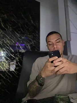 Snapshot of AlphaMasterXxx chatting on October 10, 2025, 9:36 pm AlphaMasterXxx online show from October 10, 2025, 9:36 pm