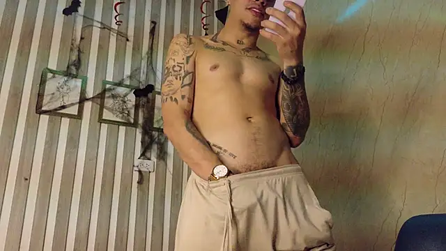 Snapshot of AlphaMasterXxx chatting on October 19, 2025, 8:59 am AlphaMasterXxx online show from October 19, 2025, 8:59 am