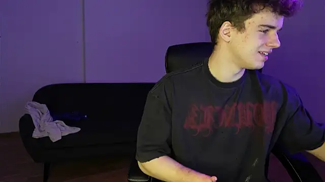 Snapshot of Ricky_Becko chatting on December 16, 2025, 4:34 pm Ricky Becko online show from December 16, 2025, 4:34 pm