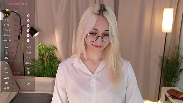 Snapshot of Marry_sharp chatting on October 21, 2025, 9:26 pm Marry sharp online show from October 21, 2025, 9:26 pm