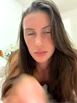 Snapshot of MilaRenee chatting on October 16, 2025, 9:16 pm MilaRenee online show from October 16, 2025, 9:16 pm