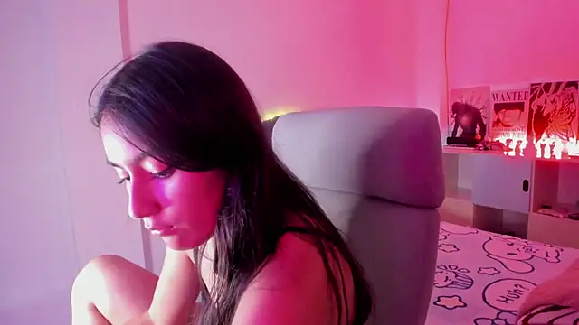 namiiwhite online show from September 13, 2025, 7:46 pm