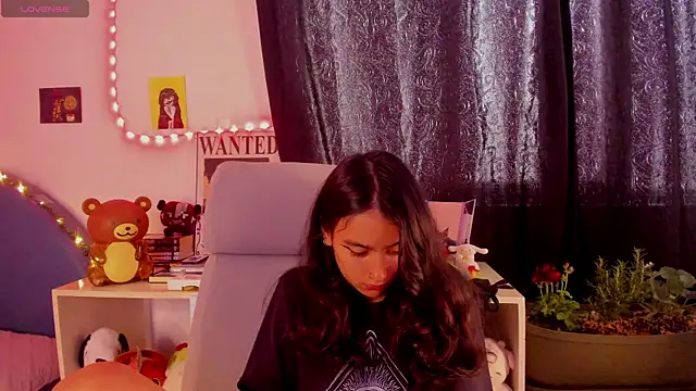 namiiwhite online show from September 28, 2025, 4:34 pm