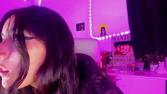 namiiwhite online show from October 4, 2025, 4:32 am