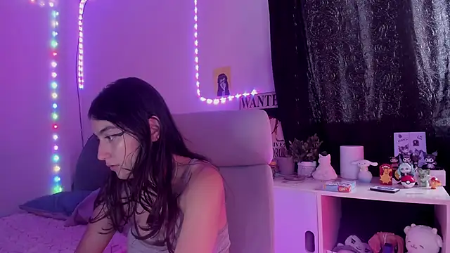 namiiwhite online show from October 17, 2025, 8:55 pm