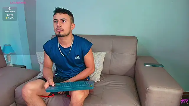 Valentiinoss online show from July 12, 2026, 8:33 pm