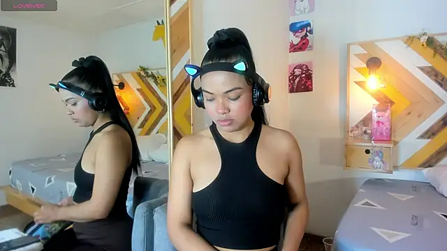 Snapshot of SoleneFontaine chatting on October 10, 2025, 11:53 am SoleneFontaine online show from October 10, 2025, 11:53 am