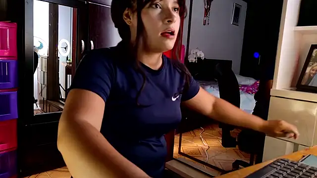 Allhondra online show from February 5, 2026, 7:51 pm