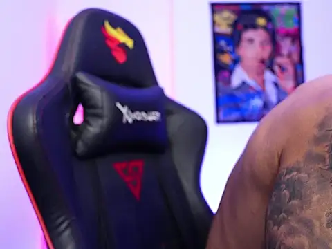 logan hugh8 online show from November 23, 2025, 2:22 am