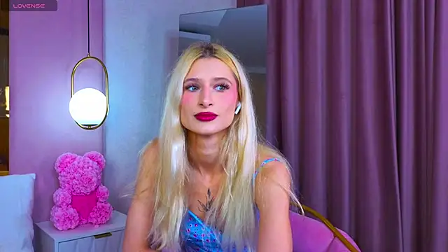 Monica Leen online show from November 11, 2025, 6:24 am