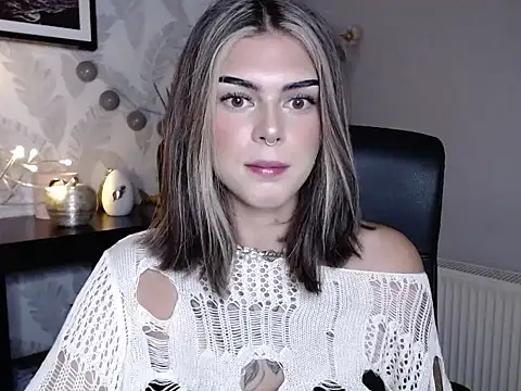 Snapshot of Nova_SIN chatting on September 11, 2025, 5:07 am Nova SIN online show from September 11, 2025, 5:07 am