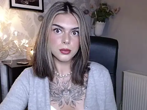 Snapshot of Nova_SIN chatting on September 18, 2025, 5:09 am Nova SIN online show from September 18, 2025, 5:09 am