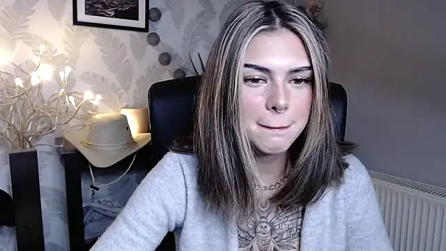 Snapshot of Nova_SIN chatting on September 24, 2025, 5:11 am Nova SIN online show from September 24, 2025, 5:11 am