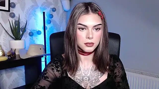 Snapshot of Nova_SIN chatting on October 13, 2025, 10:48 am Nova SIN online show from October 13, 2025, 10:48 am