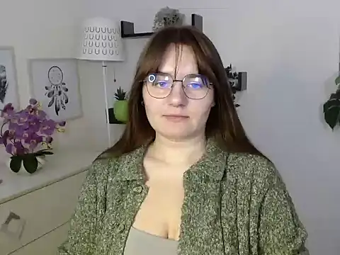 Julie Diamond online show from October 8, 2025, 12:36 pm