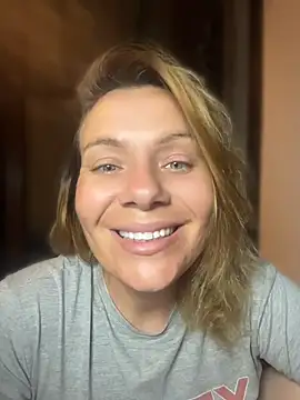 Snapshot of emmasweett11 chatting on June 27, 2026, 9:42 pm emmasweett11 online show from June 27, 2026, 9:42 pm