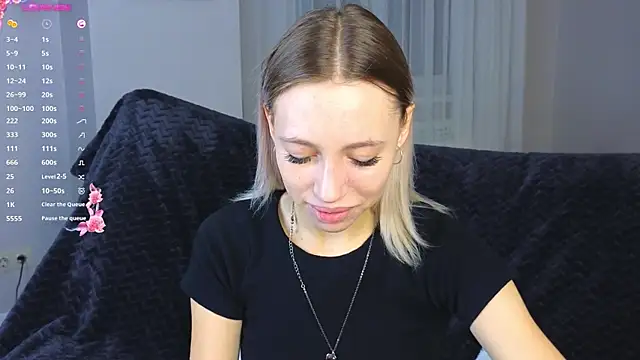 NyxaThorn online show from September 16, 2025, 4:08 pm