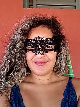 RaphinhaSanches online show from November 13, 2025, 1:21 pm