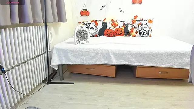 Snapshot of MilisaSweet777 chatting on October 24, 2025, 7:10 pm MilisaSweet777 online show from October 24, 2025, 7:10 pm