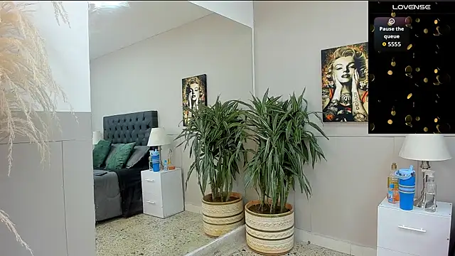 Snapshot of emilio_brandon chatting on October 22, 2025, 10:37 am emilio brandon online show from October 22, 2025, 10:37 am