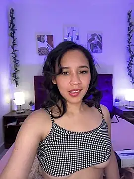 Esmeraldagh  online show from September 13, 2025, 1:33 pm