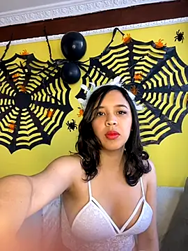 Esmeraldagh  online show from October 22, 2025, 11:43 am