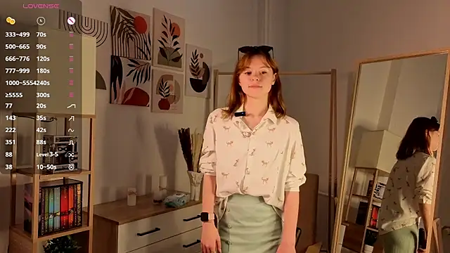 TiannaBorlace online show from September 19, 2025, 11:11 am