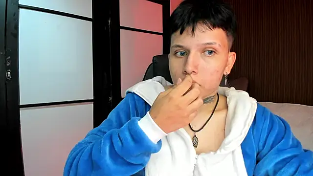 Snapshot of AlanRed_ chatting on October 25, 2025, 8:33 am AlanRed  online show from October 25, 2025, 8:33 am