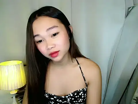 SultryCyraFoxmore online show from June 8, 2026, 2:56 am